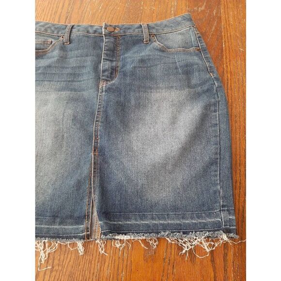 Sz 10 Faded Glory Blue Denim Blue Jean Mini Skirt with Pocket Raw Hem Front Slit - Picture 2 of 8